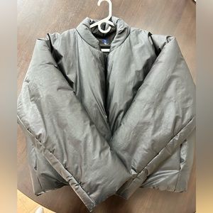 GAP Yeezy Round Black Puffy Jacket. Size M